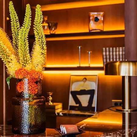 Boutique Konfidentiel Parigi