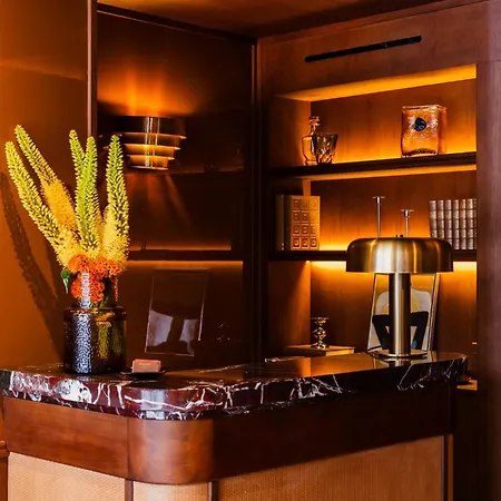 Boutique Konfidentiel 4* Parigi
