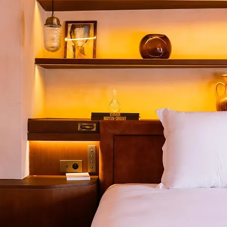 Boutique Konfidentiel Parigi
