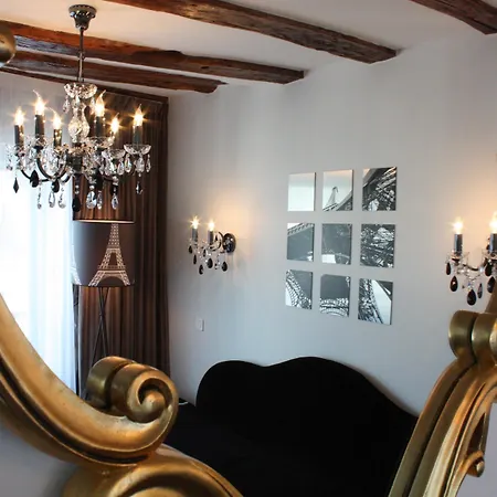 Boutique Konfidentiel Parigi