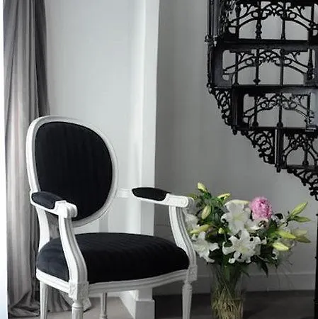 Boutique Konfidentiel Hotel Parigi