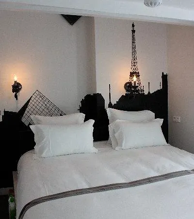 Boutique Konfidentiel Parigi